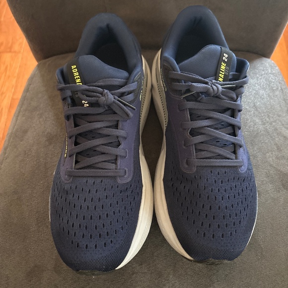 Men’s Brooks Navy Adrenaline GTS 24 Size 9 Running Shoes Sneakers - Picture 1 of 6